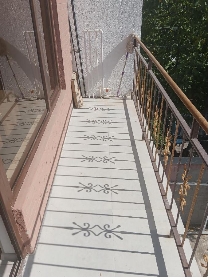 Mary'S Cozy & Lovely Studio On Very Quiet Khosharauli Street Тбилиси Екстериор снимка